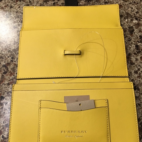 NWT Burberry Two Tone Shield Wallet - Picture 8 of 8
